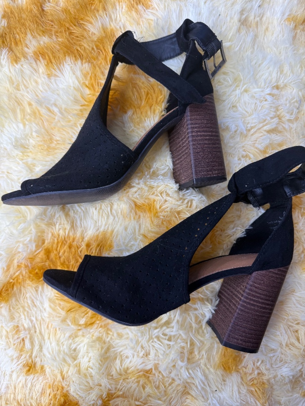 Size 9 casual chunky heel bootie